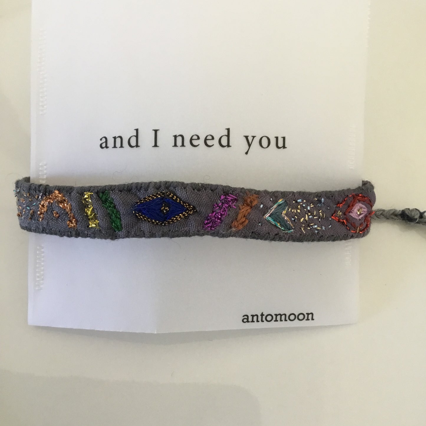 EMBROIDERED BRACELET - GREY