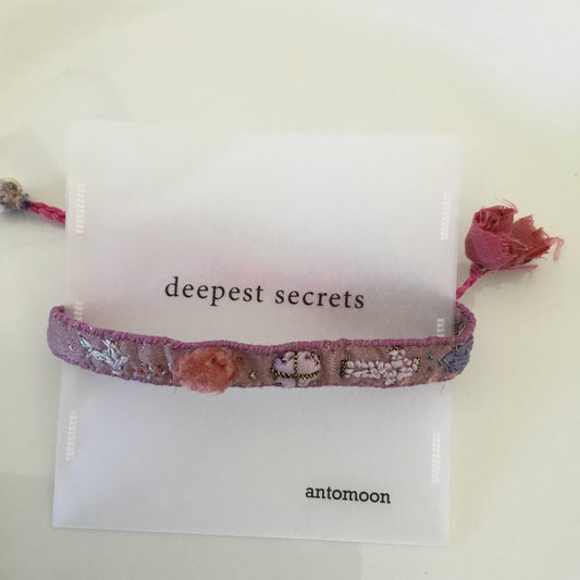 EMBROIDERED BRACELET - LILAC